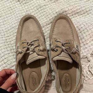 Tan sperry women’s size 9 shoe some wear